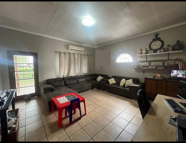 3 BEDROOM HOUSE FOR SALE IN VILLIERIA